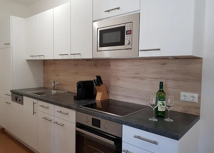 Lilly - Luxus Im Villenviertel *