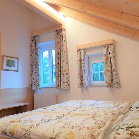 Lilly - Luxus Im Villenviertel *