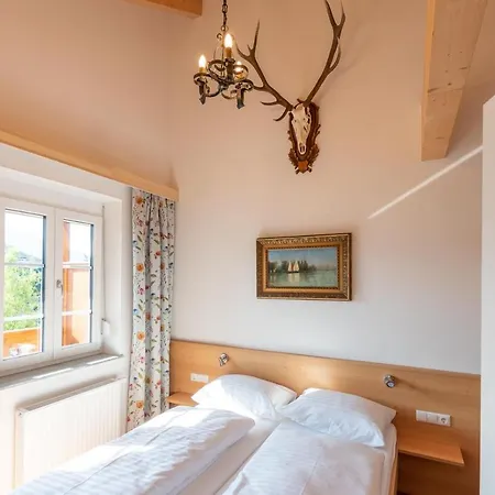 Lilly - Luxus Im Villenviertel