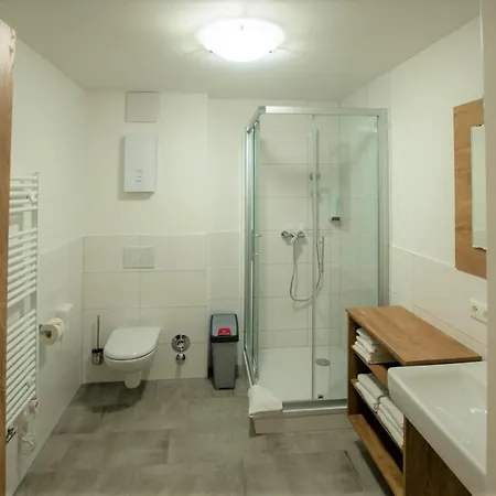 Lilly - Luxus Im Villenviertel *