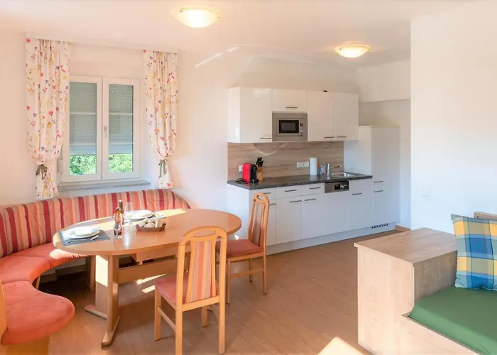 Lilly - Luxus Im Villenviertel *