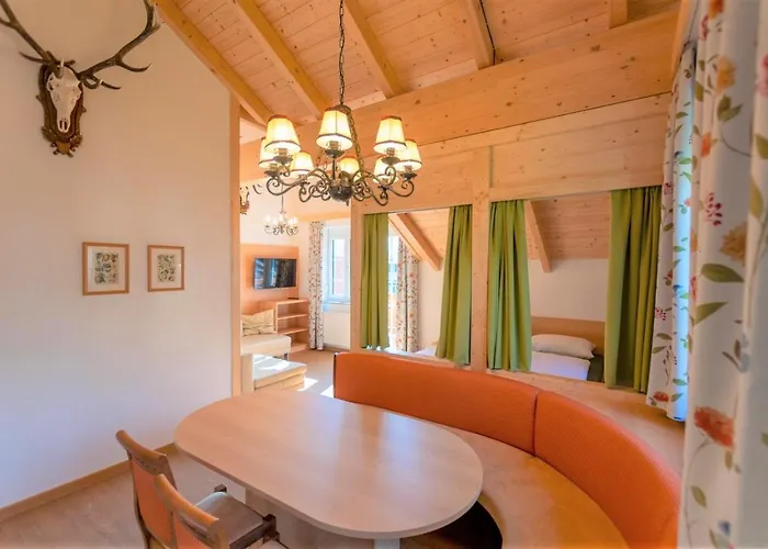 Lilly - Luxus Im Villenviertel